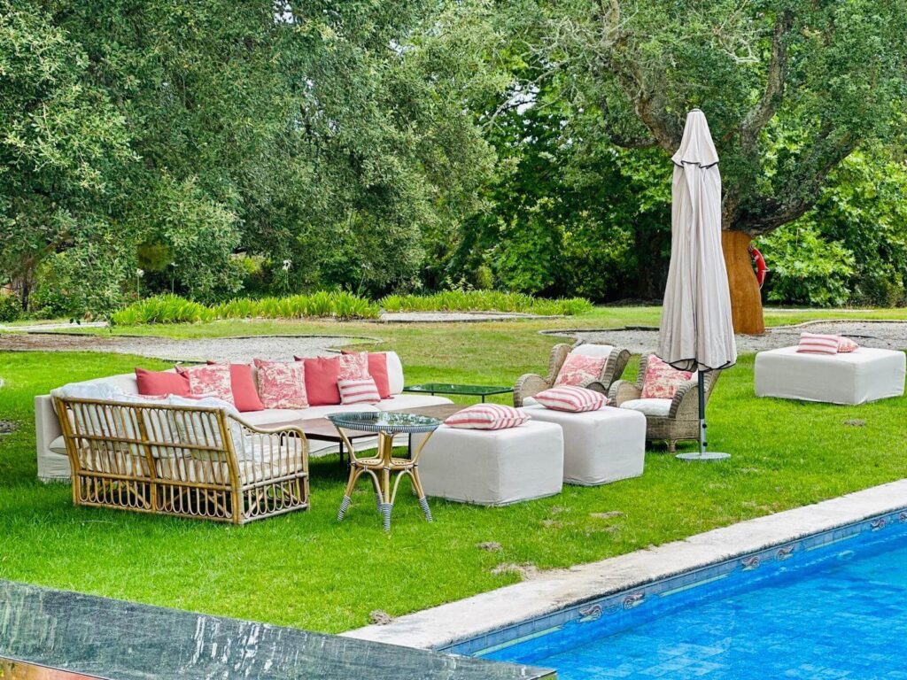 A Festa Aluga organiza eventos como casamentos, eventos corporativos e festas. Os serviços disponíveis são decoração, planning e aluguer de material.