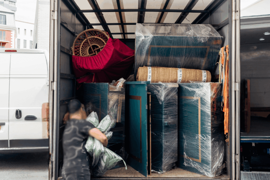 A Festa Aluga organiza eventos como casamentos, eventos corporativos e festas. Os serviços disponíveis são decoração, planning e aluguer de material.