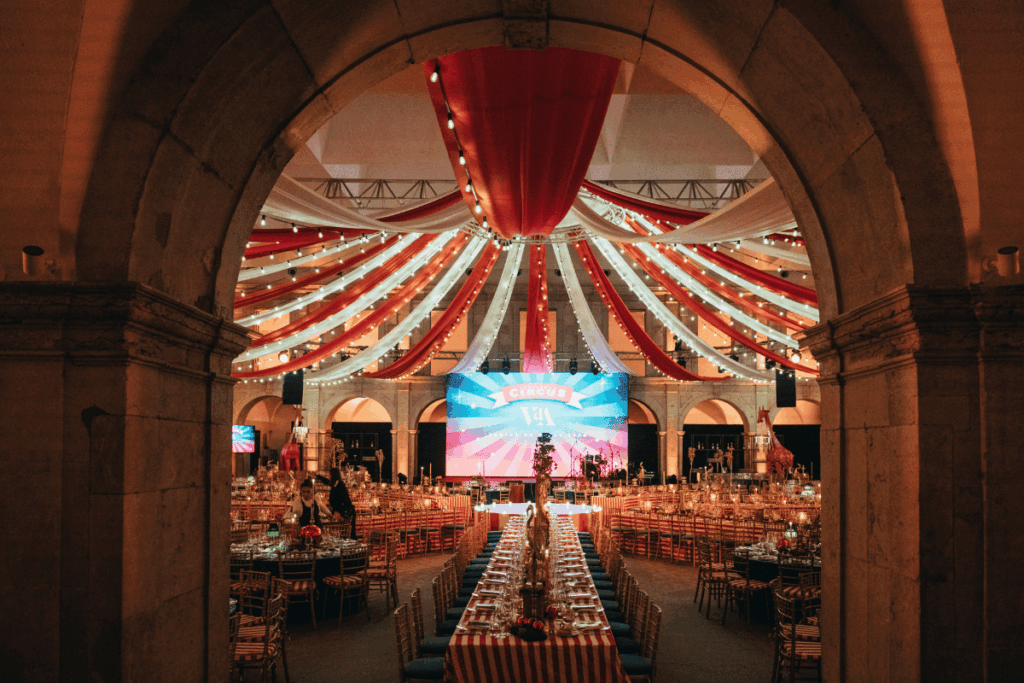 A Festa Aluga organiza eventos como casamentos, eventos corporativos e festas. Os serviços disponíveis são decoração, planning e aluguer de material.