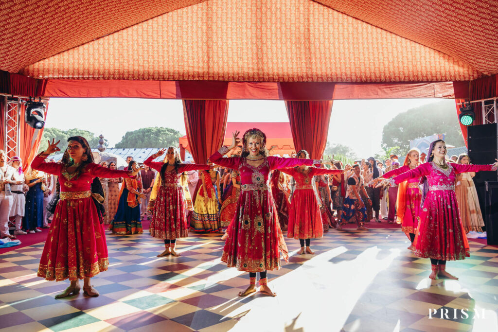 A Festa Aluga organiza eventos como casamentos, eventos corporativos e festas. Os serviços disponíveis são decoração, planning e aluguer de material.