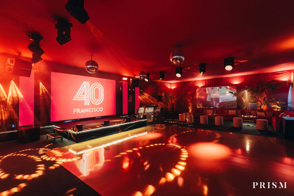 A Festa Aluga organiza eventos como casamentos, eventos corporativos e festas. Os serviços disponíveis são decoração, planning e aluguer de material.