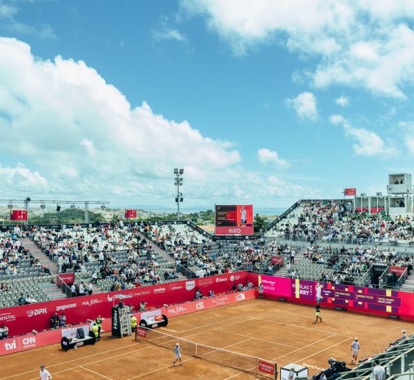 A Festa Aluga organiza eventos como casamentos, eventos corporativos e festas. Os serviços disponíveis são decoração, planning e aluguer de material.